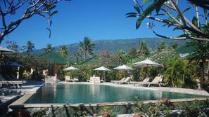 Kolam renang outdoor