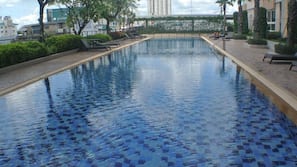 室外游泳池