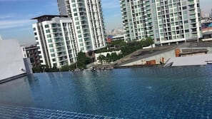 室外游泳池
