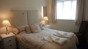 Iron/ironing board, free WiFi, linens