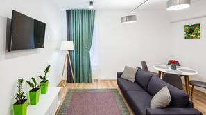 Premium bedding, iron/ironing board, free WiFi