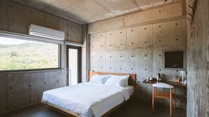 1 bedroom, premium bedding, desk, blackout drapes