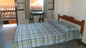 1 quarto, cortinas blackout