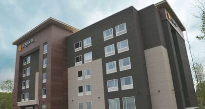 La Quinta Inn & Suites by Wyndham Buffalo Amherst