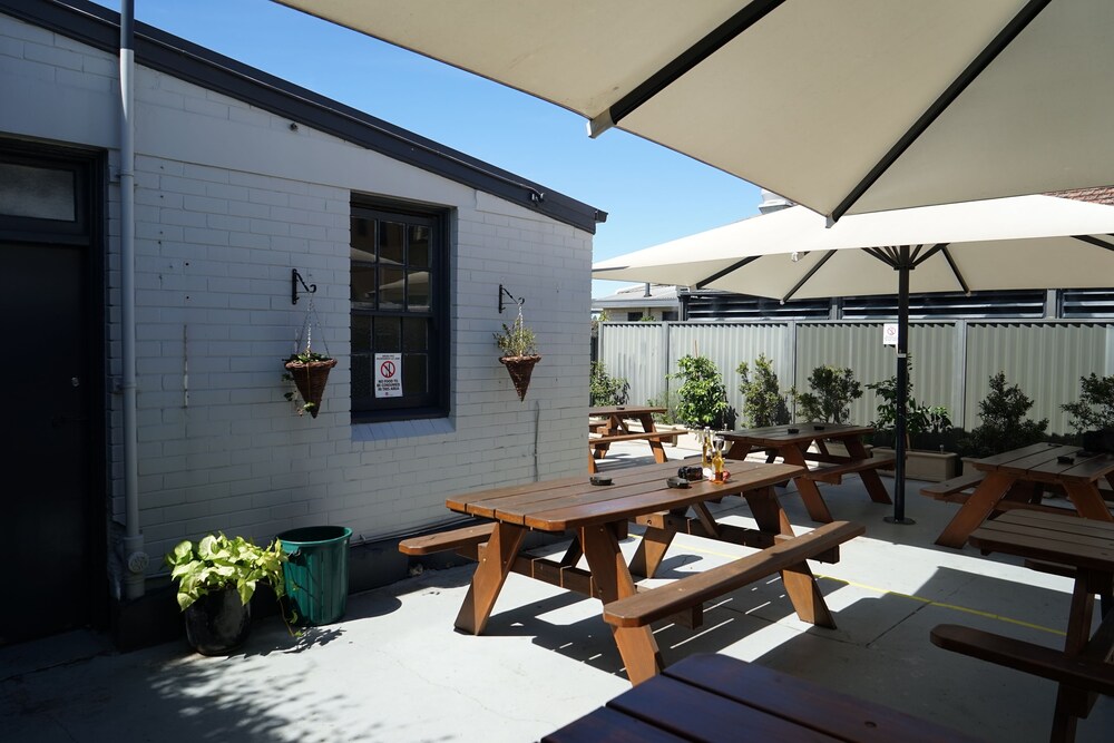 Courtyard, Rosehill Hotel