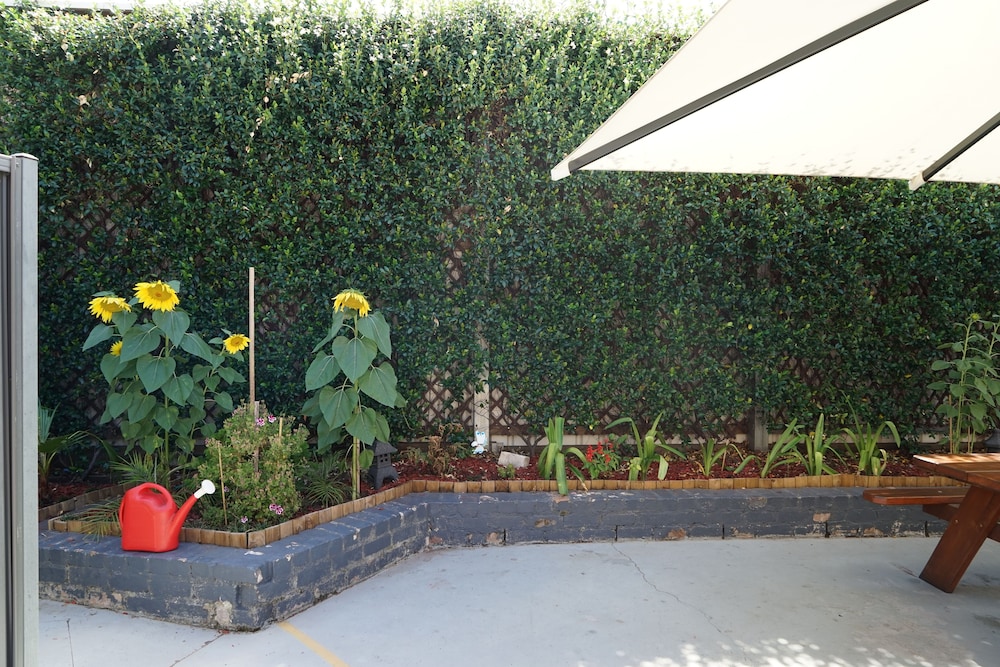 Courtyard, Rosehill Hotel