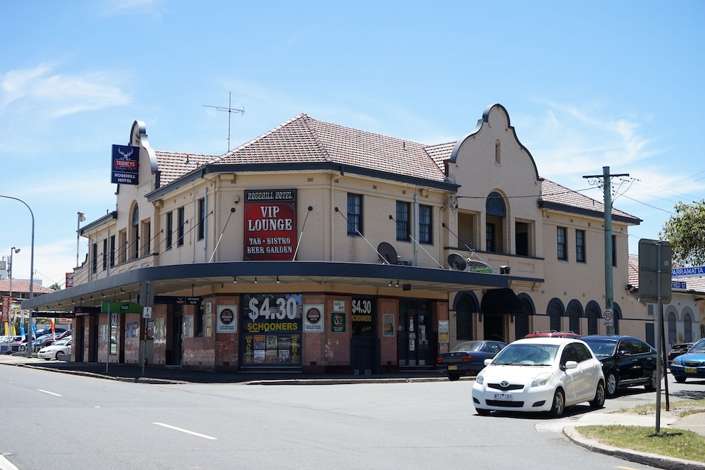 Front of property, Rosehill Hotel