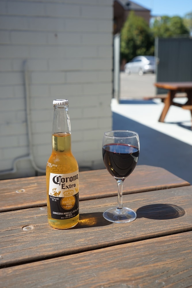 Courtyard, Rosehill Hotel