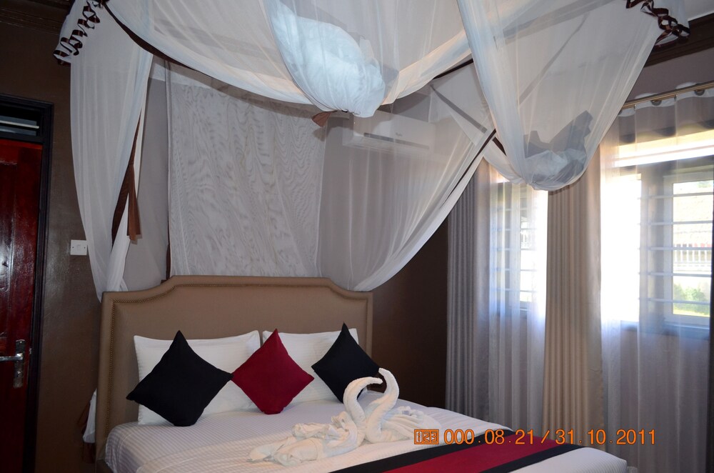 Saffron Beach Bistro & Cottages Deals & Reviews (Entebbe, UGA) Wotif