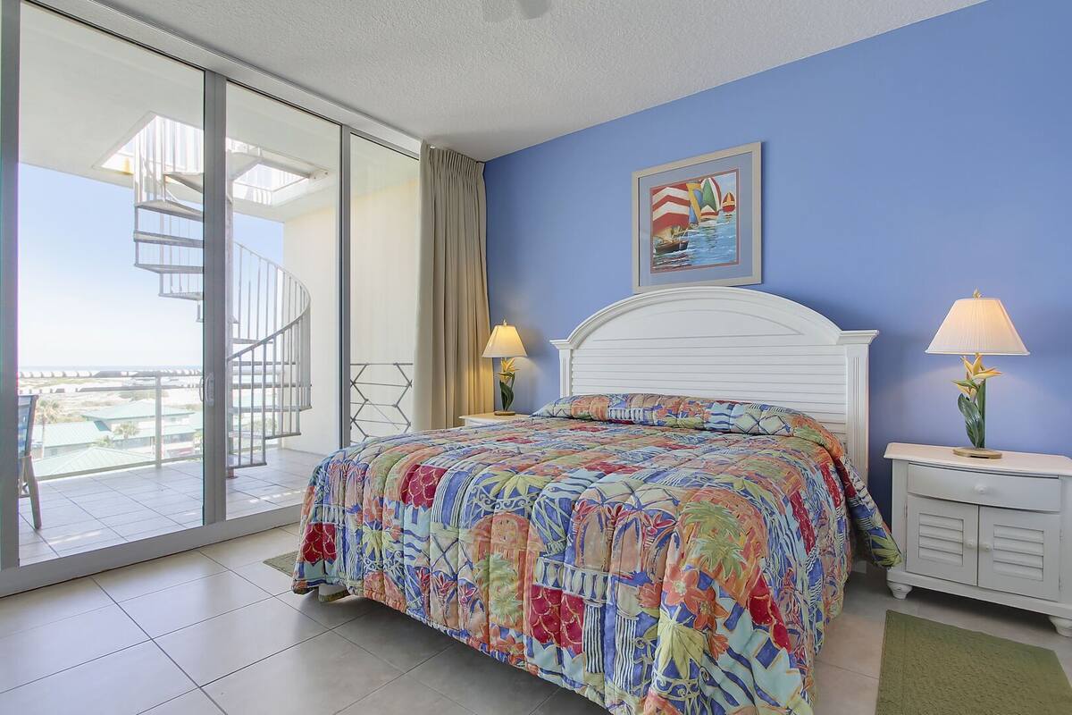 Penthouse W Roof Top Hot Tub Gulf Bay Views Free Fun Pass Tropical Treat Destin West In Fort Walton Beach Fl Expedia