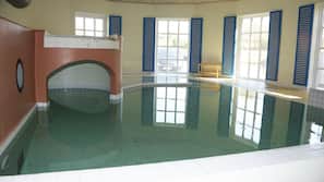 Indendørs pool