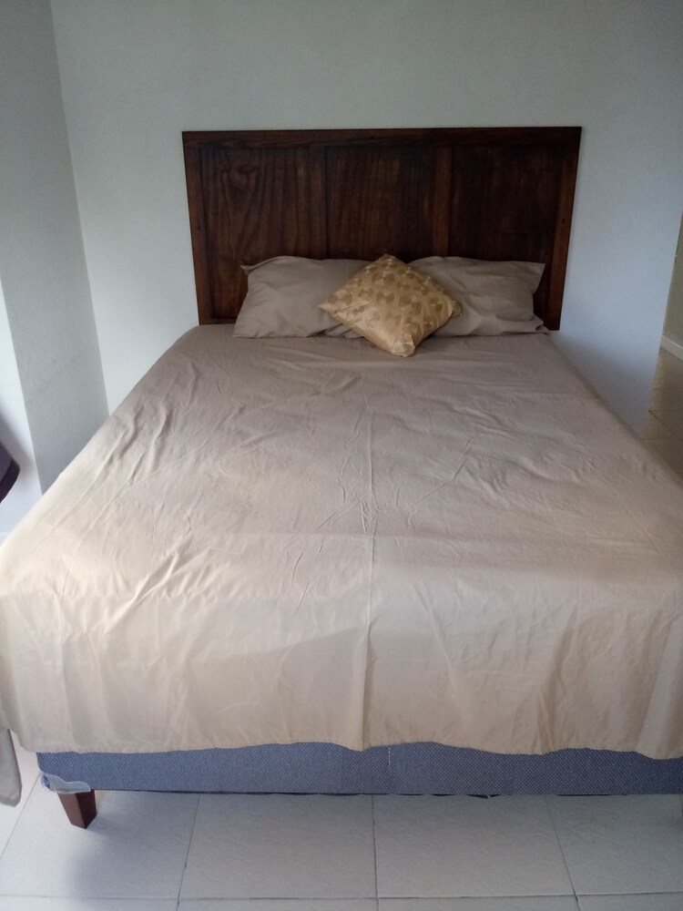 Sand Dollar Vacation Apartment Al 2019 Room S 92 Deals Featured Image Guestroom