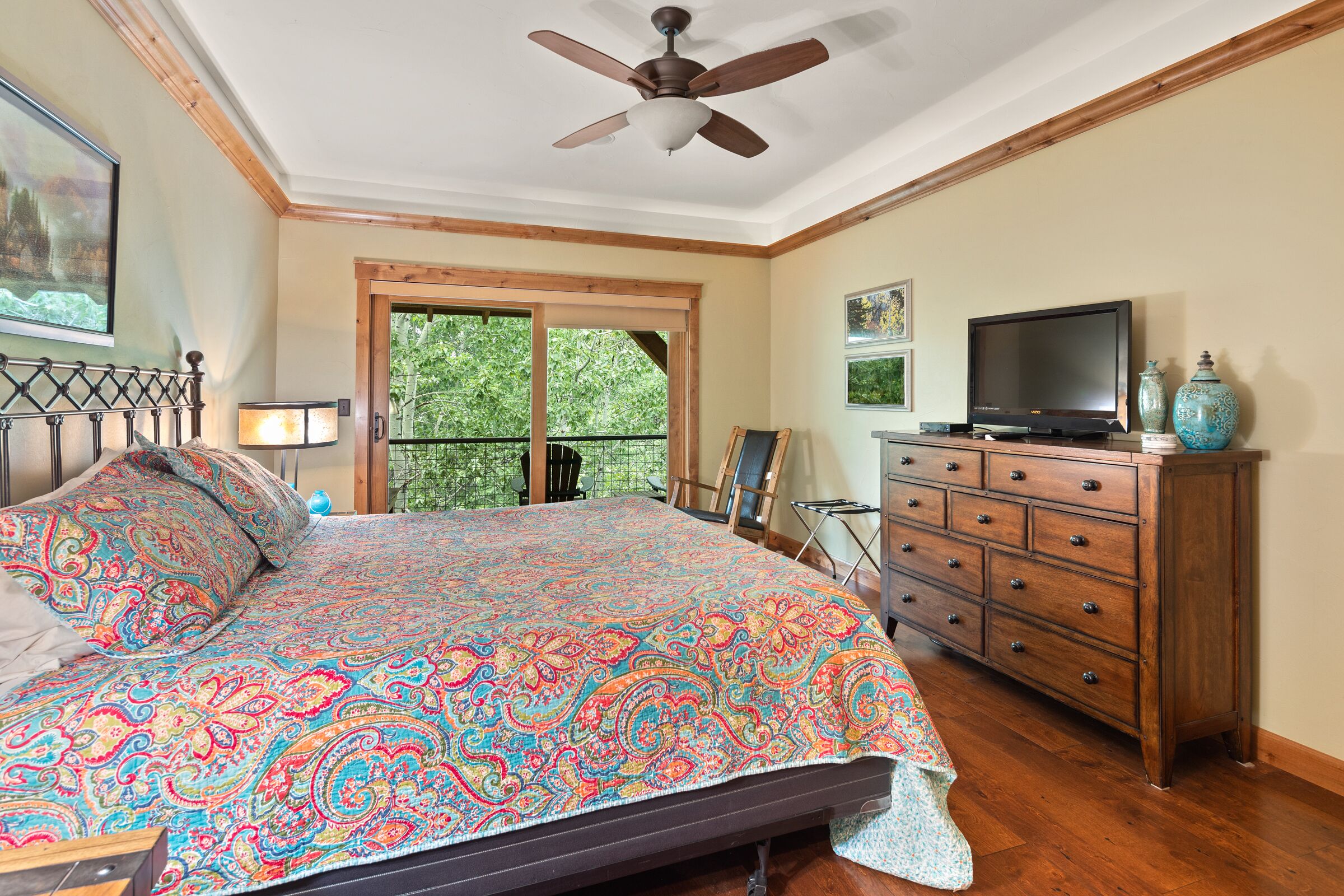 2444 sq ft 3 Master Bedroom With Loft to Sleep up to 10 With Private hot tub in Red Lodge, United States