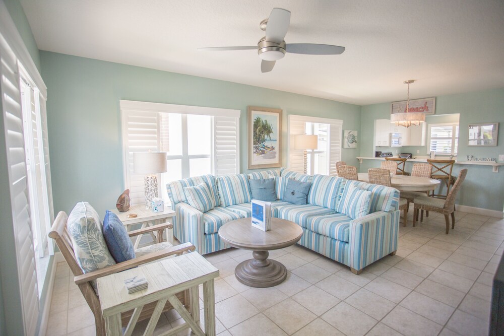 Aloha Kai Unit 2 Close To Pool 2 Bedrooms 2 Bathrooms