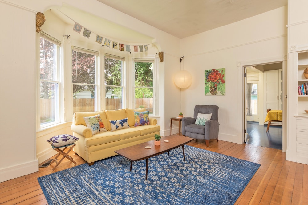 Stunning Large Apartment in the Heart of Port Townsend! Port Townsend