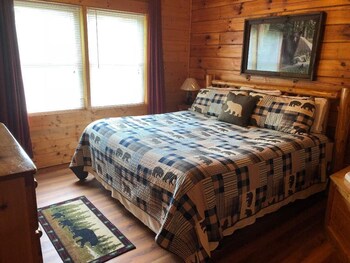 Bears Retreat Luxury 2 Bdr 2 Bth Cabin 5 Minutes To Pigeon Forge