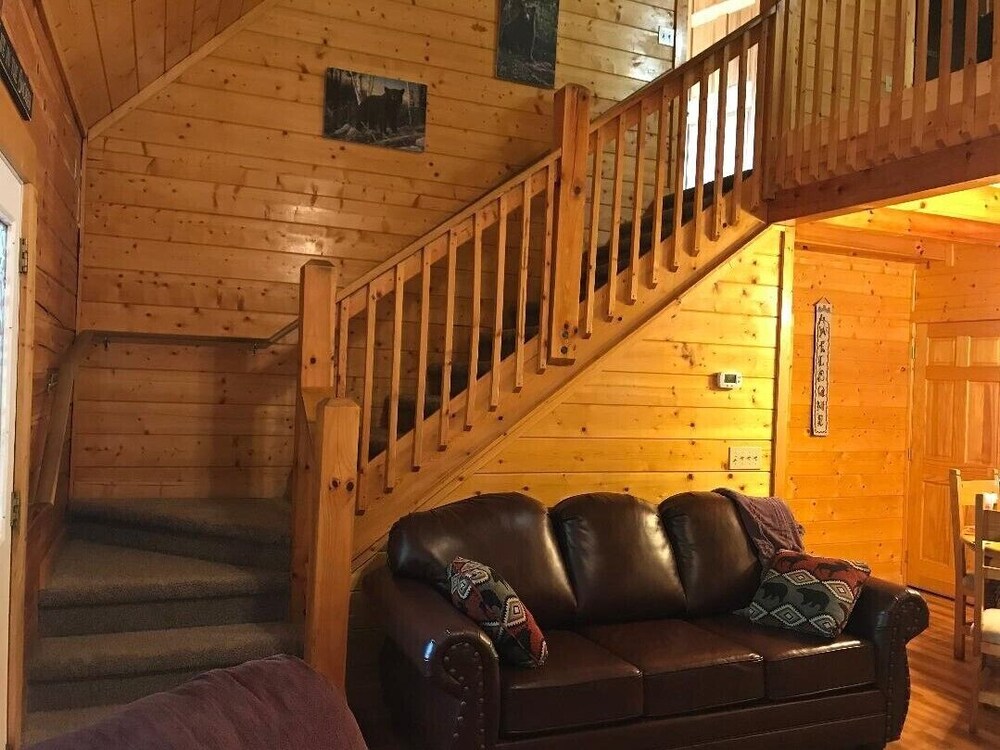 Bears Retreat Luxury 2 Bdr 2 Bth Cabin 5 Minutes To Pigeon Forge