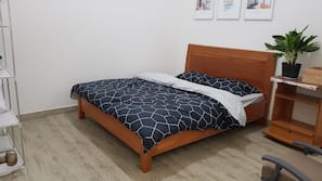 2 bedrooms, premium bedding, desk, free WiFi