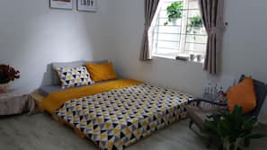 2 bedrooms, premium bedding, desk, free WiFi