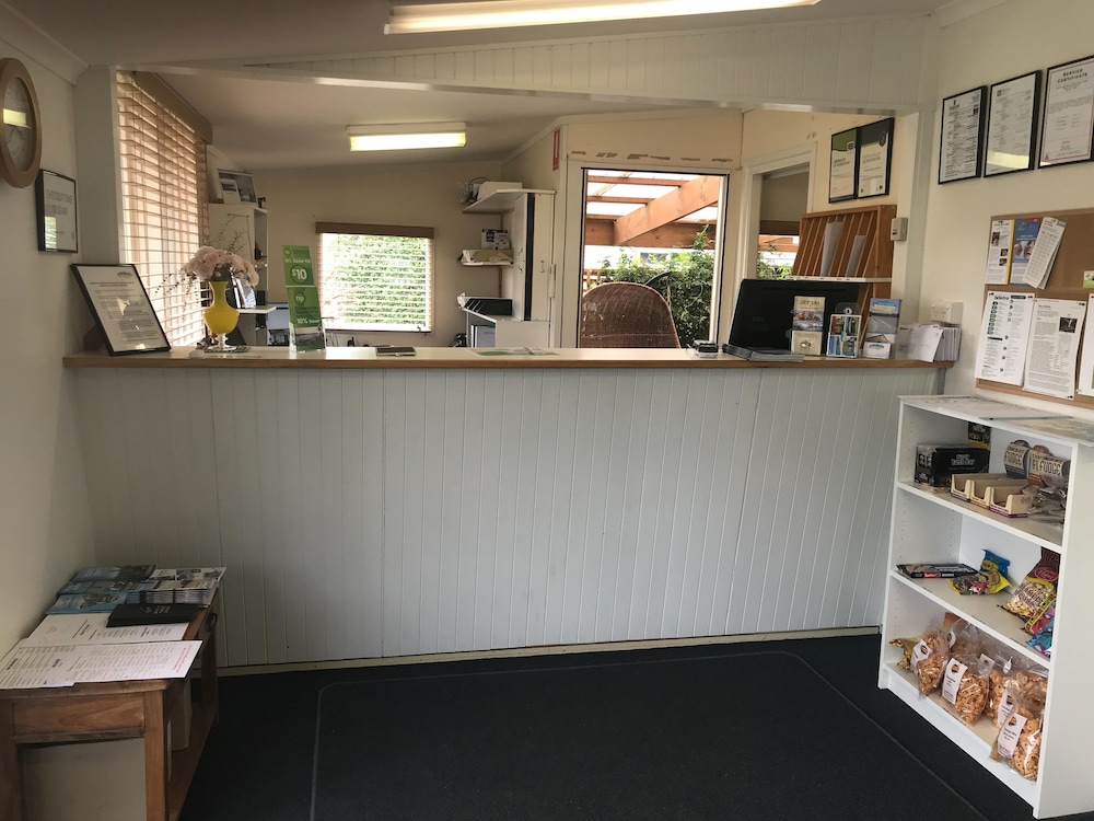 SNUG BEACH CABIN AND CARAVAN PARK