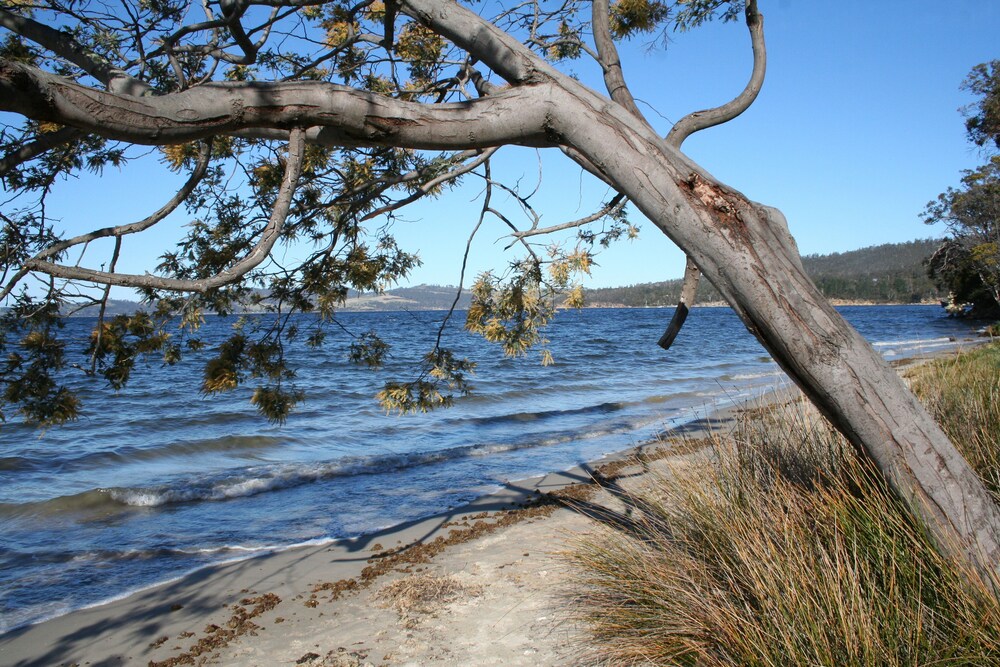 SNUG BEACH CABIN AND CARAVAN PARK