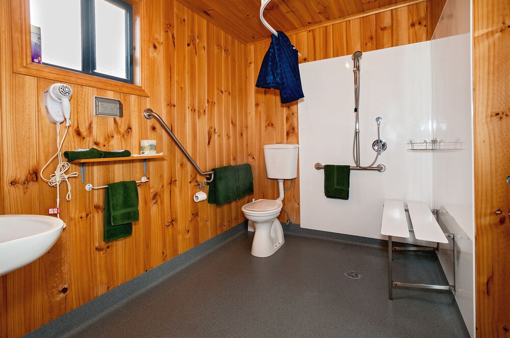 SNUG BEACH CABIN AND CARAVAN PARK
