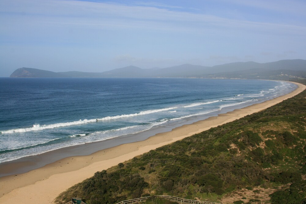 SNUG BEACH CABIN AND CARAVAN PARK