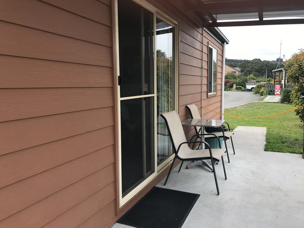 SNUG BEACH CABIN AND CARAVAN PARK