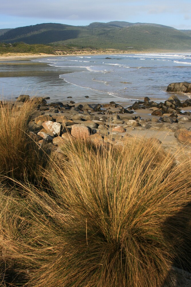 SNUG BEACH CABIN AND CARAVAN PARK