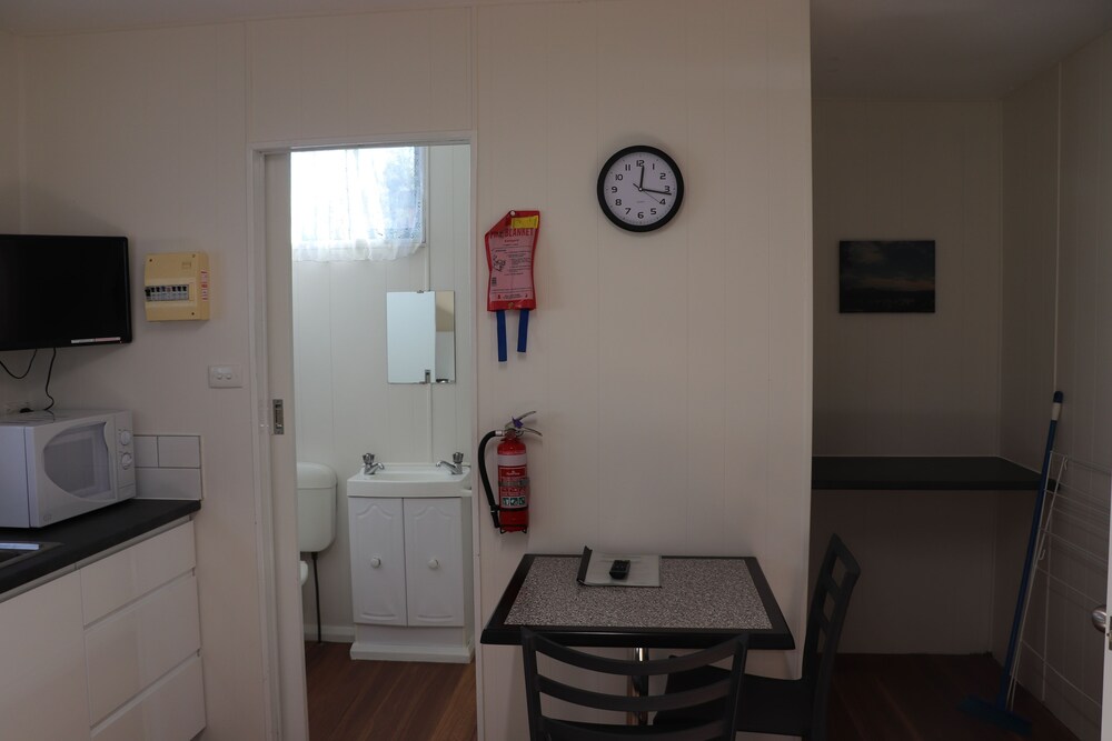 SNUG BEACH CABIN AND CARAVAN PARK