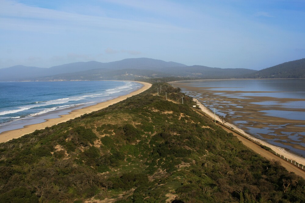 SNUG BEACH CABIN AND CARAVAN PARK
