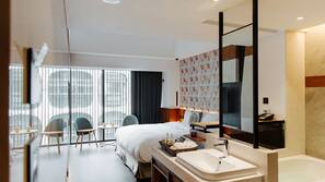 Premium bedding, in-room safe, blackout drapes, soundproofing