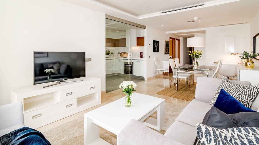 LAB-Modern 3 bedroom apart near beach