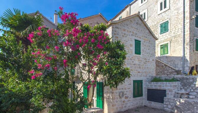 シベニク市の中心部にある美しい石造りのヴィラジュリア 口コミ 部屋写真 料金 お得情報 エクスペディア シベニク市の中心部にある美しい石造りのヴィラジュリア 口コミ 部屋写真 料金 お得情報 エクスペディア