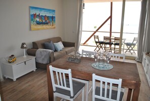Luxury Apartment, 2 Bedrooms, Ocean View | Living area