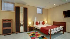 Premium bedding, in-room safe, desk, free WiFi