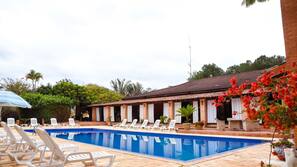 Piscina interna, piscina externa