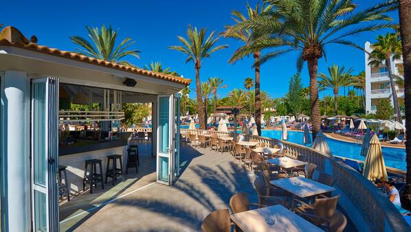 Poolside bar