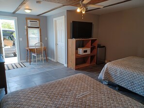 Deluxe Room | 1 bedroom, free WiFi, bed sheets