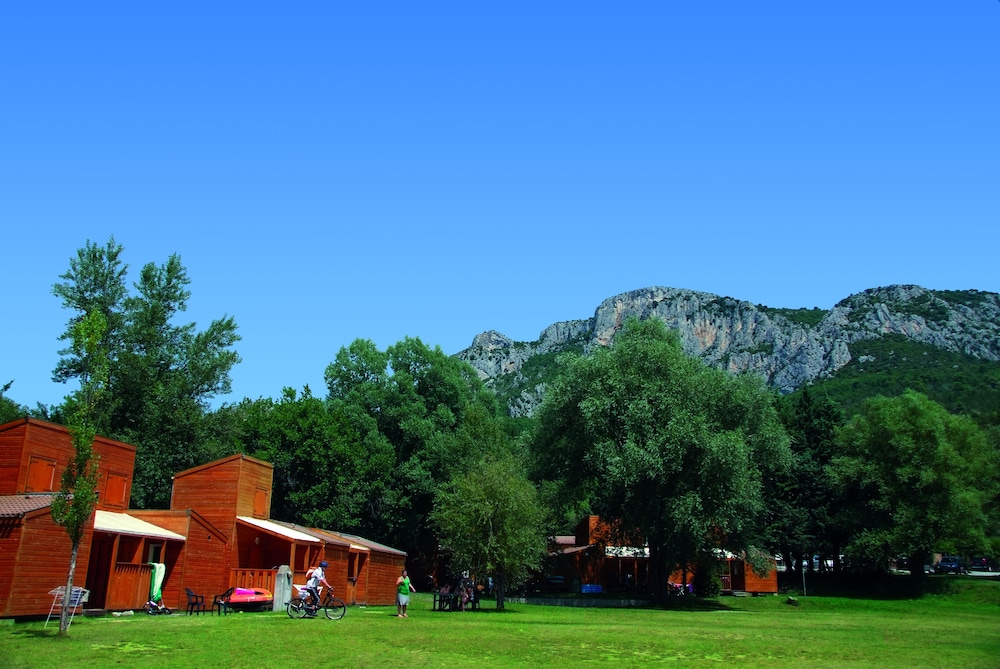 Camping Domaine du Petit Lac, MoustiersSainteMarie Room Prices
