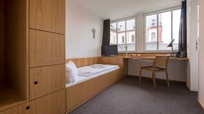 Zimmersafe, Schreibtisch, kostenloses WLAN, Bettwäsche