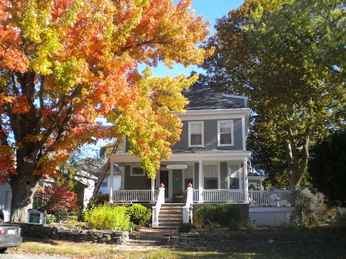 Great Place to stay Fleetwood House Bed & Breakfast near Portland 