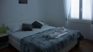 Desk, free cribs/infant beds, free WiFi, bed sheets