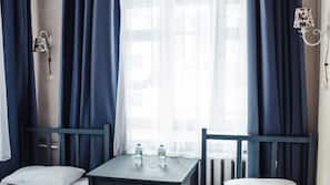 In-room safe, soundproofing, iron/ironing board, free WiFi