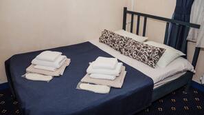 In-room safe, soundproofing, iron/ironing board, free WiFi