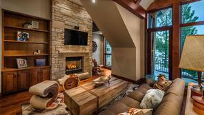 Flat-screen TV, fireplace, DVD player