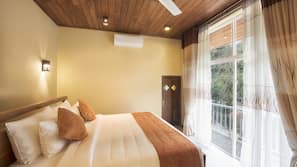 1 bedroom, premium bedding, in-room safe, desk