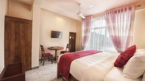 1 bedroom, premium bedding, in-room safe, desk