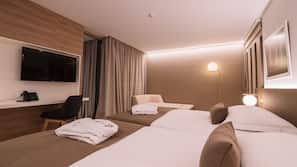 1 bedroom, in-room safe, desk, iron/ironing board