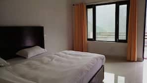 1 bedroom, desk, wired Internet